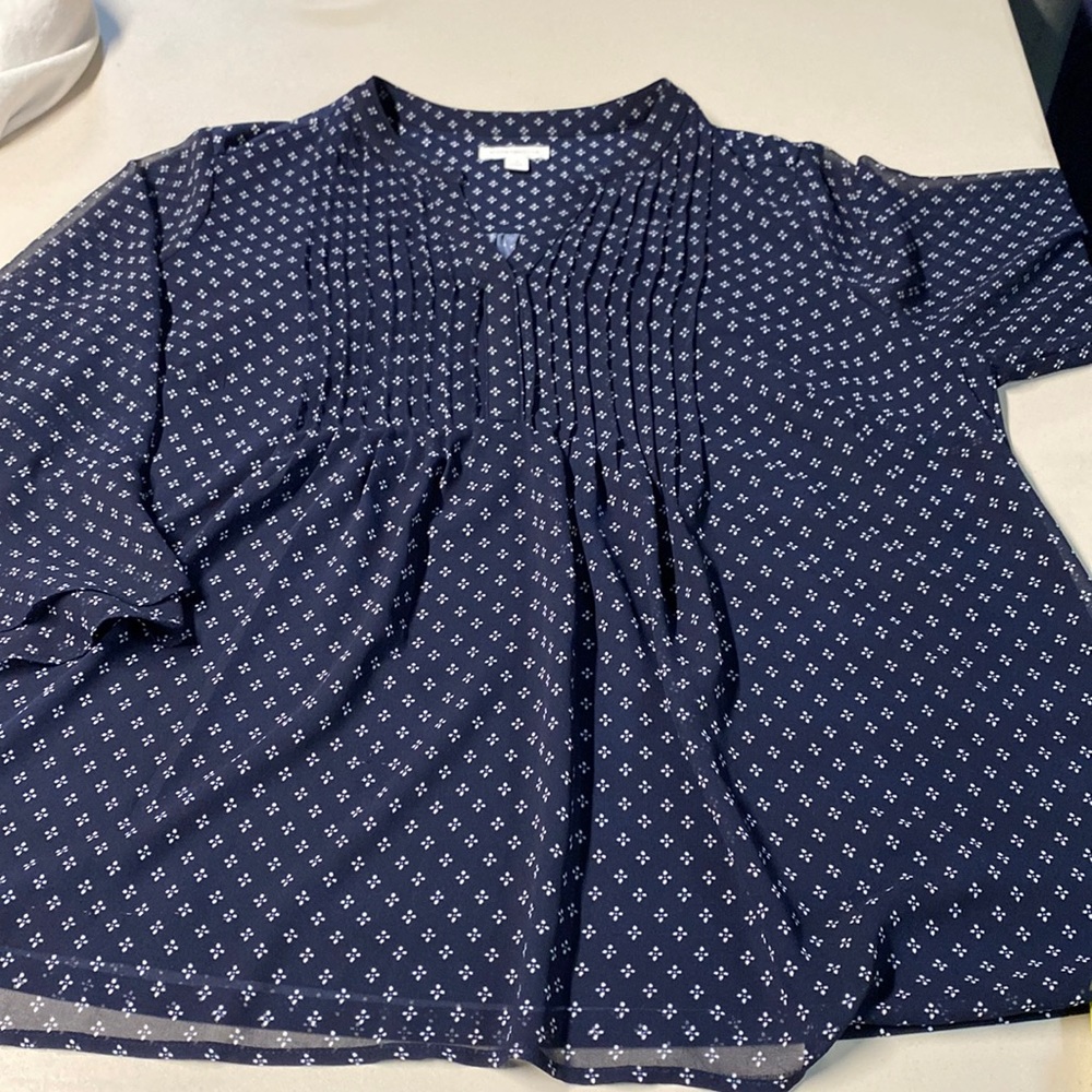 Pleaded top with 3/4 bell layered sleeve